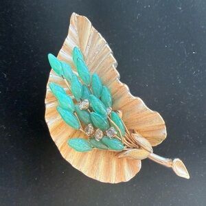 Vintage Gold Tone Jade Color Bead Rhinestone Leaf Shaped Brooch
